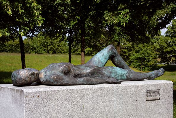 Liegender Frauenakt 